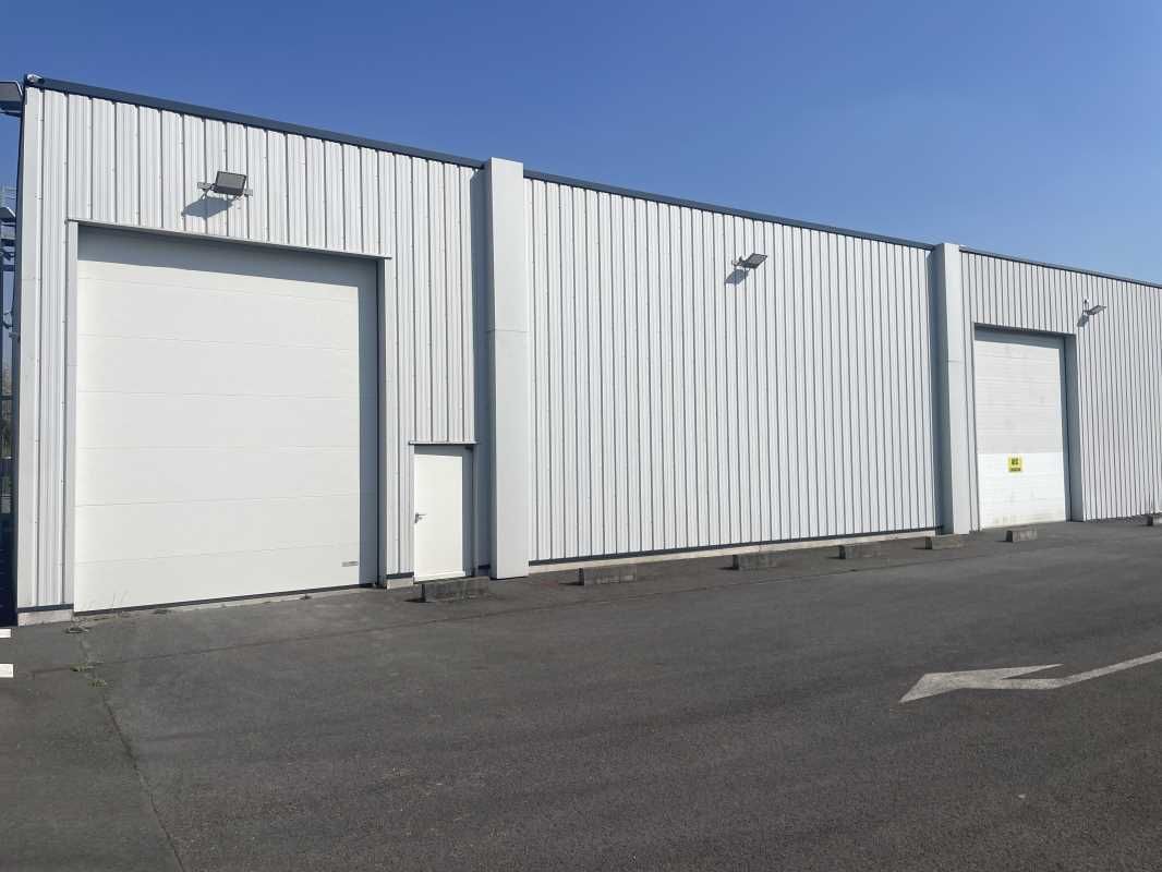 A louer, au coeur de la zone industrielle Est, un