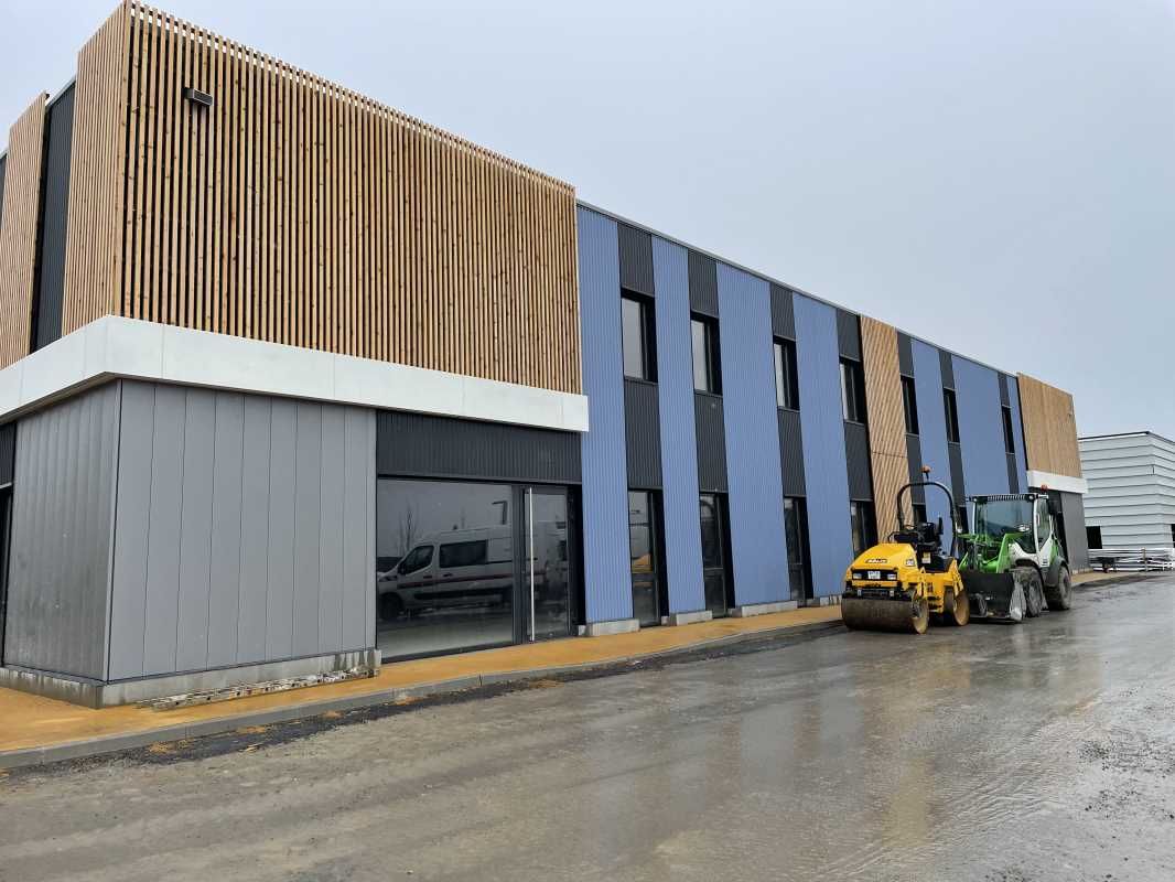 A vendre ou à louer, cellules d'activité située d