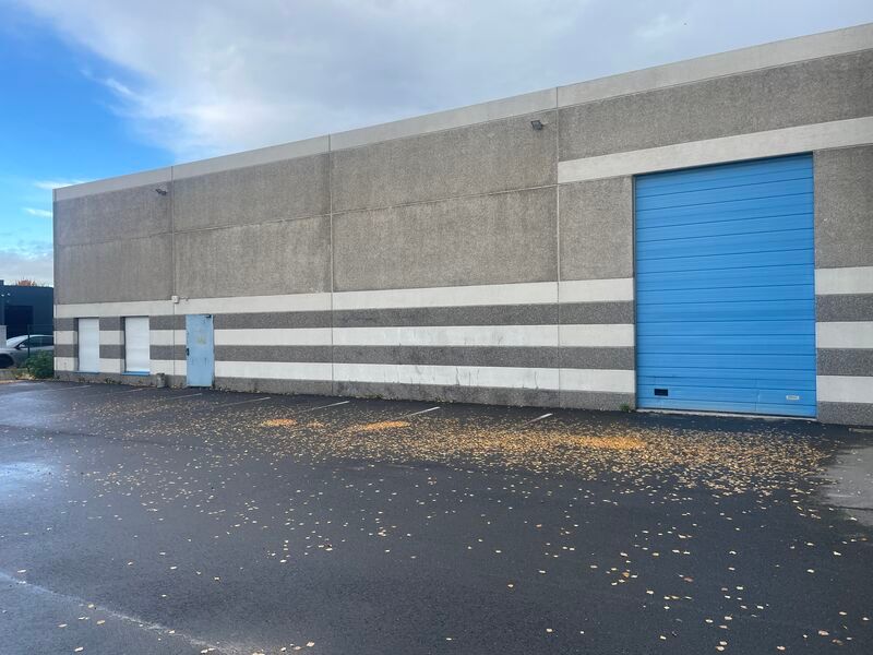 A louer, un immeuble indépendant composé d'une su