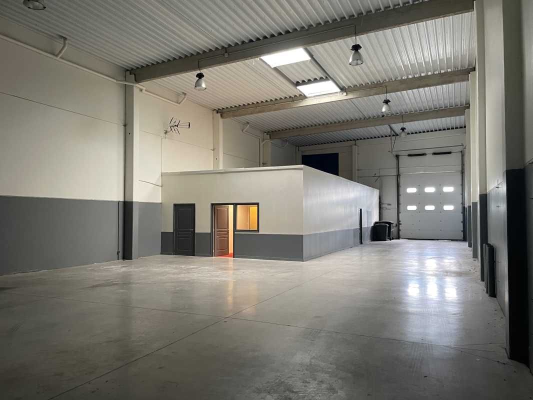 A Louer A vendre Entrepôt situé à Valenciennes. E
