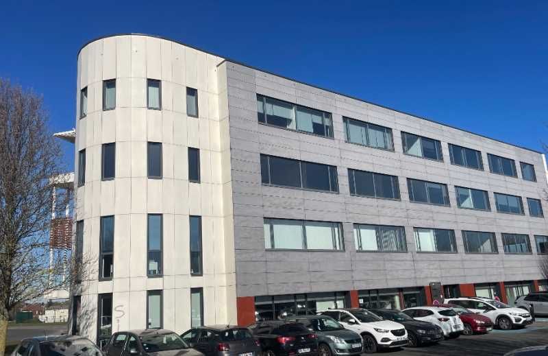 A vendre, dans un immeuble récent, situé à l'entr