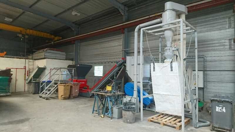 A VENDRE local d'activité de 780m2 sur un terrain