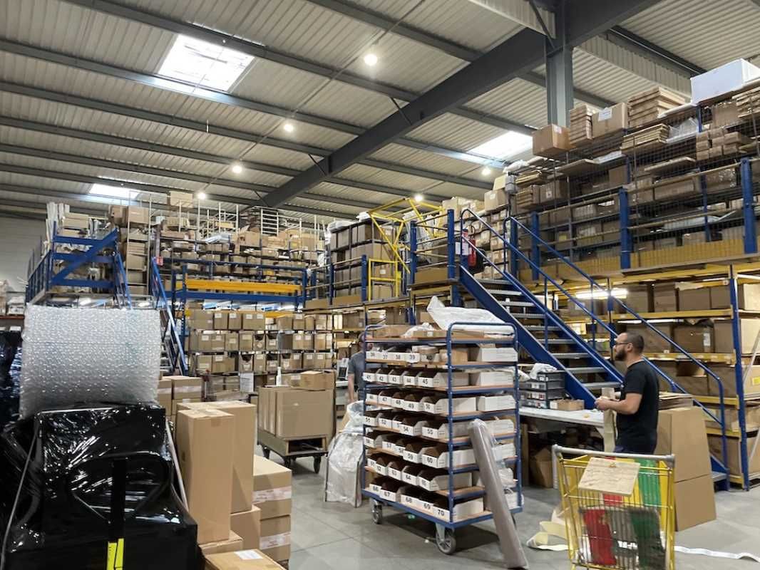 RARE SUR LE SECTEUR: Bâtiment indépendant, clos, 