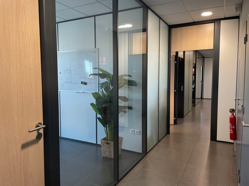 Bâtiment industriel indépendant de qualité  - À v