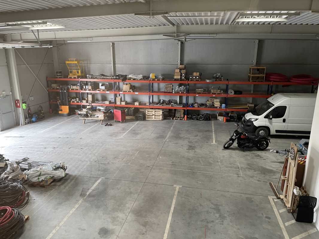 A louer, cellule d'activité entièrement rénovée s