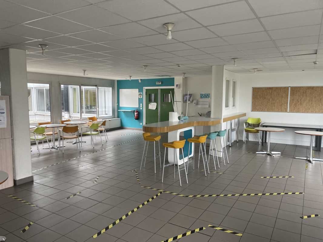 A louer, dans un ensemble immobilier plus vaste, 