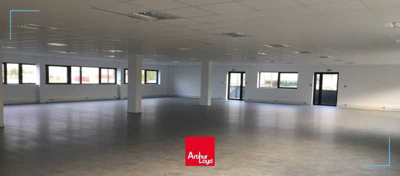 Nous vous proposons à location, au sein d'un imme