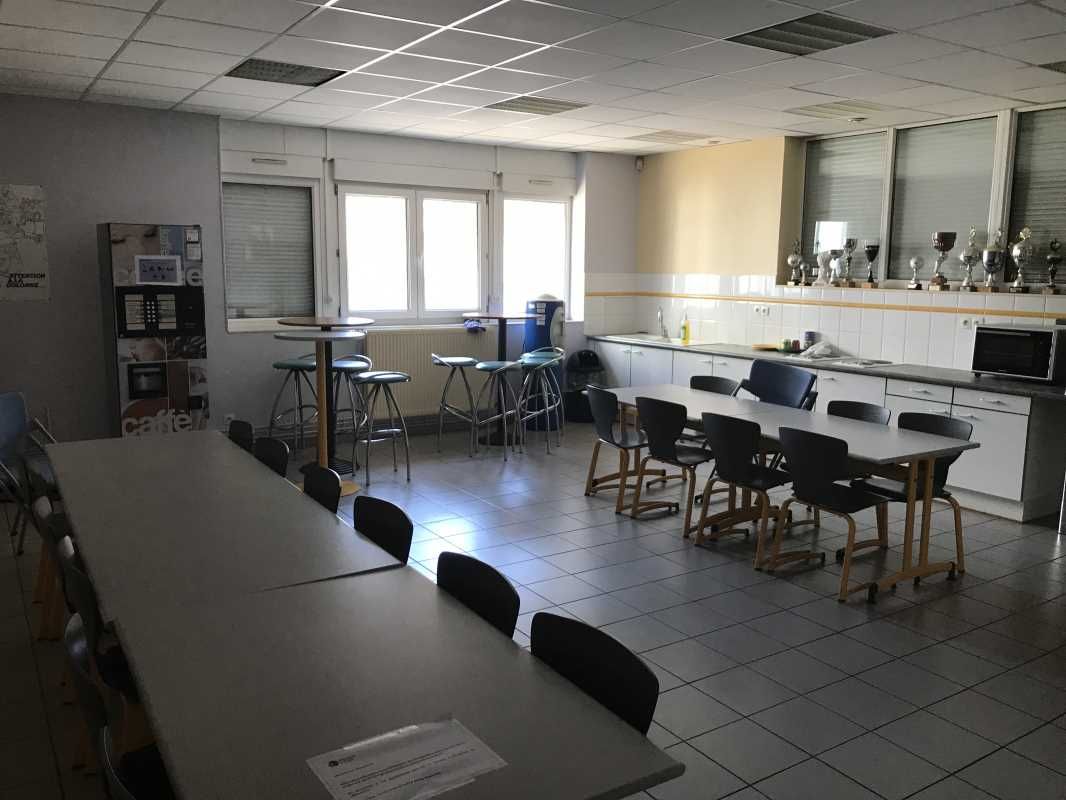 A vendre, entre Douai et Valenciennes, un immeubl