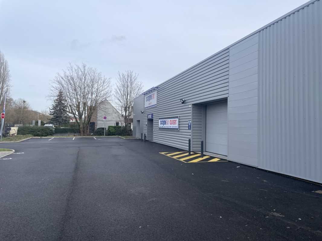 A louer, dans un ensemble immobilier plus vaste e