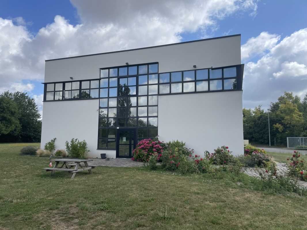 A louer, immeuble de bureaux indépendant situé au