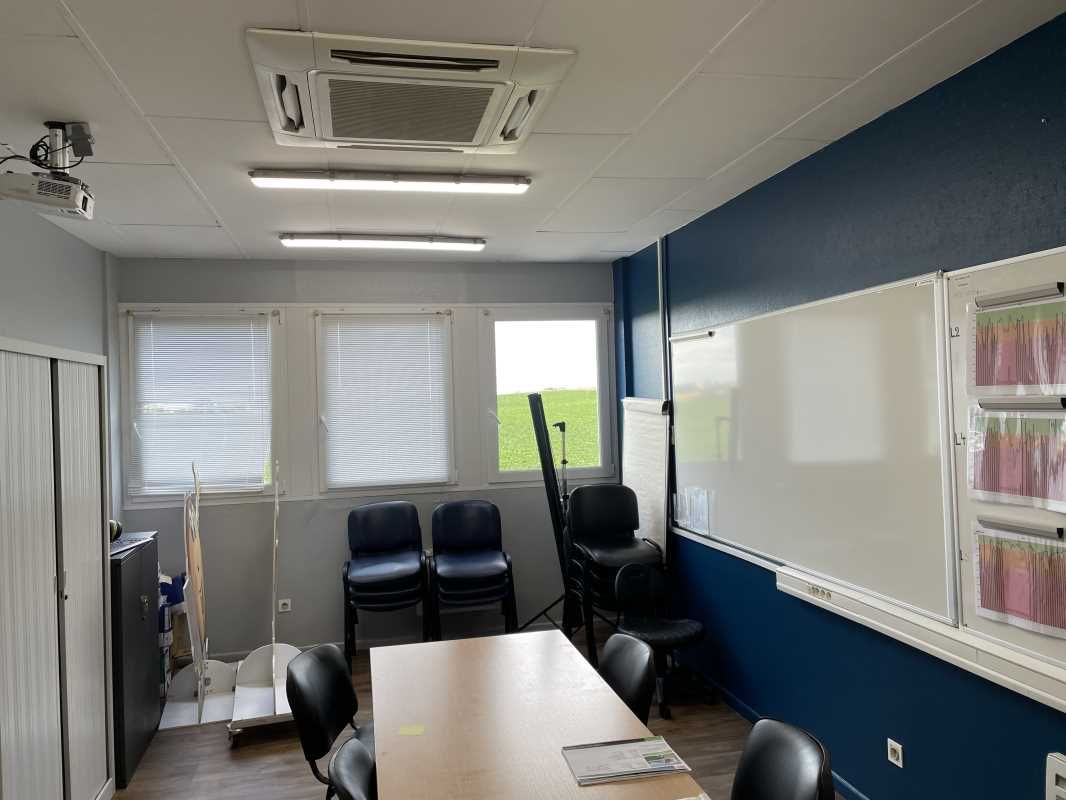 A vendre, un bâtiment d'activité à usage d'atelie