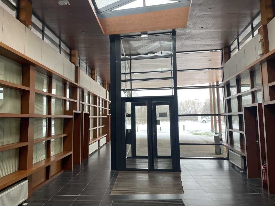 A louer, dans un immeuble plus vaste récent, plus