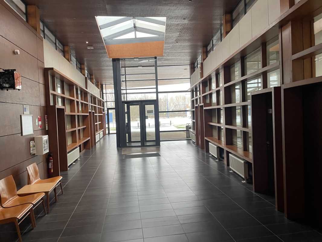 A louer, dans un immeuble plus vaste et récent, p