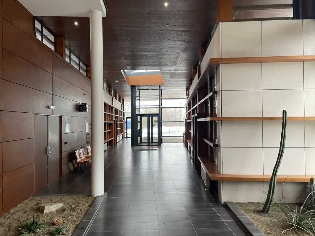 A louer, dans un immeuble plus vaste et récent, p