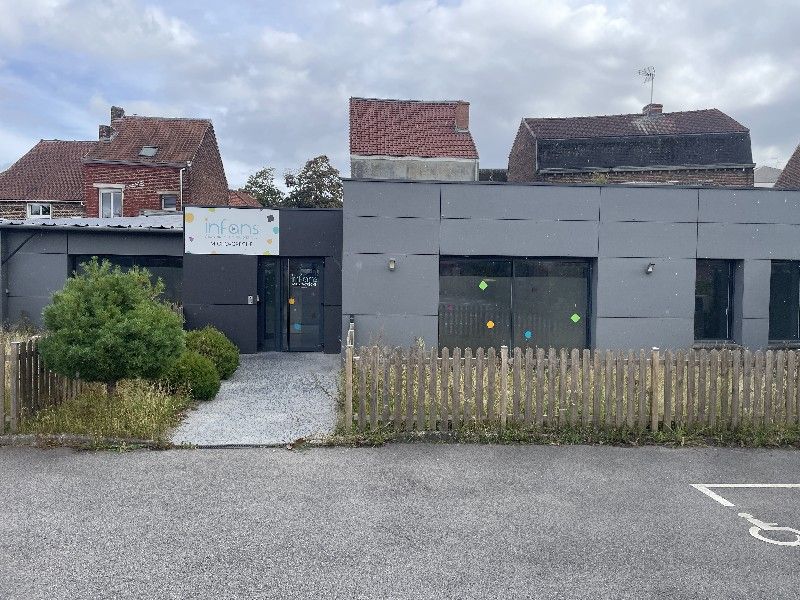 A louer, sur un axe passant et à proximité du cen