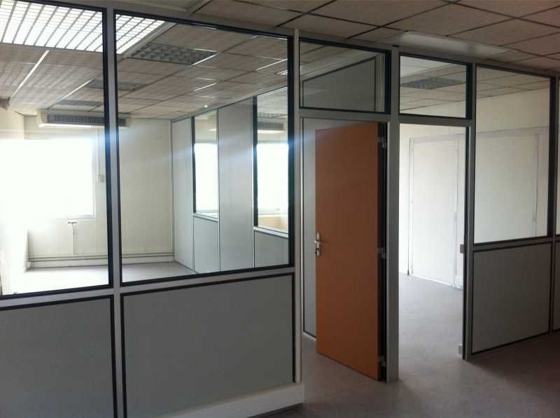 Immeuble de bureaux construit  à proximité de la 