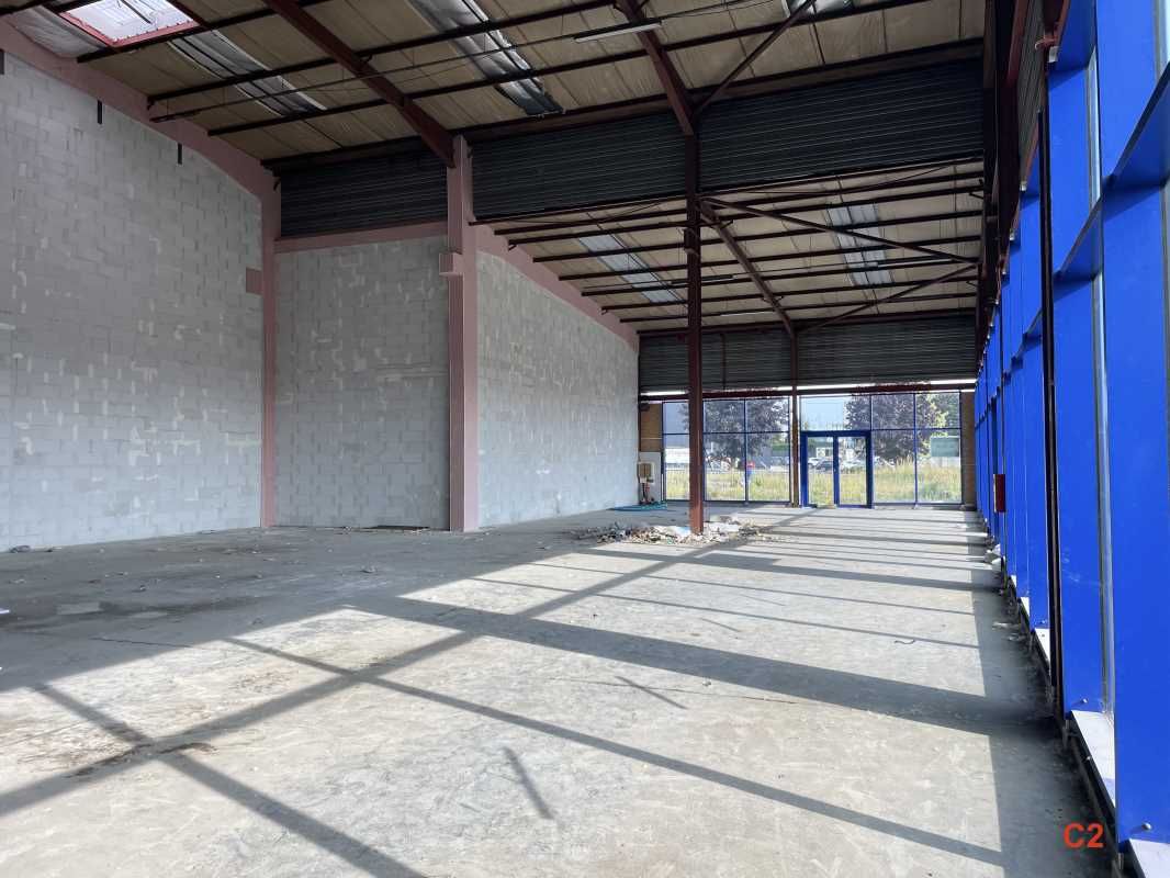 A LOUER plusieurs locaux d'activités et entrepôts