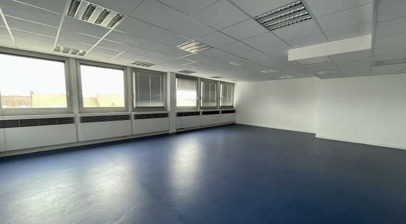 Travaillez au coeur de l'activité à Calais !  Bur