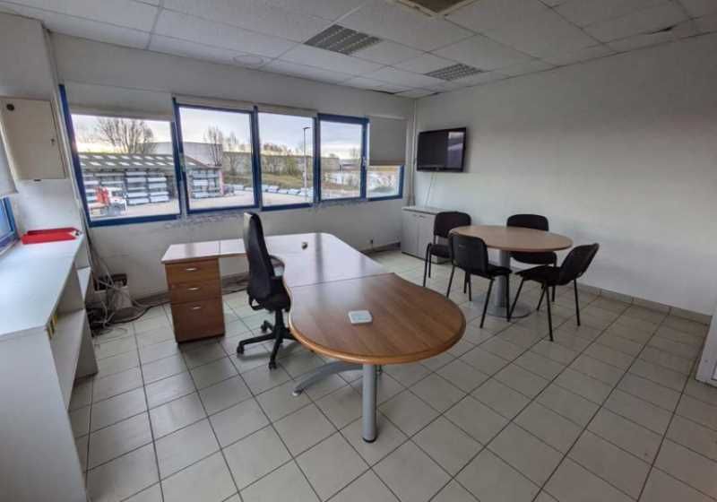 Emplacement stratégique - Accès direct aux axes r