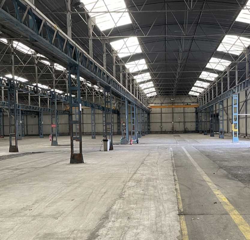 À VENDRE - SITE INDUSTRIEL DE 5 200 m² SUR 1 HECT