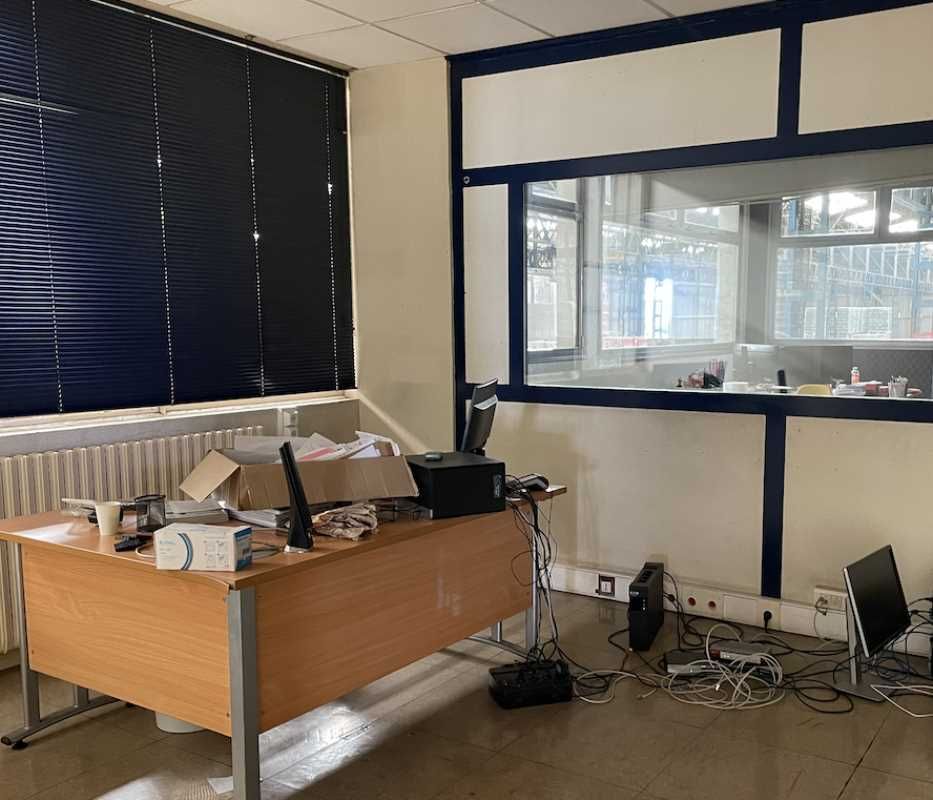 À VENDRE - SITE INDUSTRIEL DE 5 200 m² SUR 1 HECT