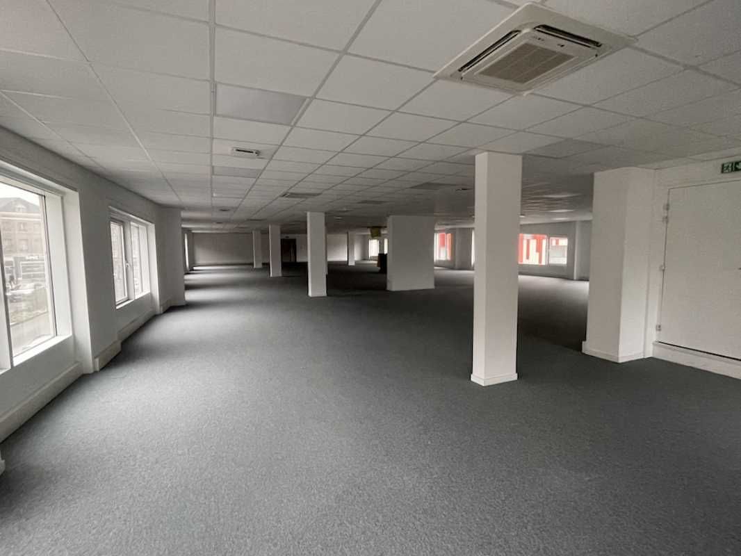 Bureaux à vendre ou à louer à VALENCIENNES. Dans 