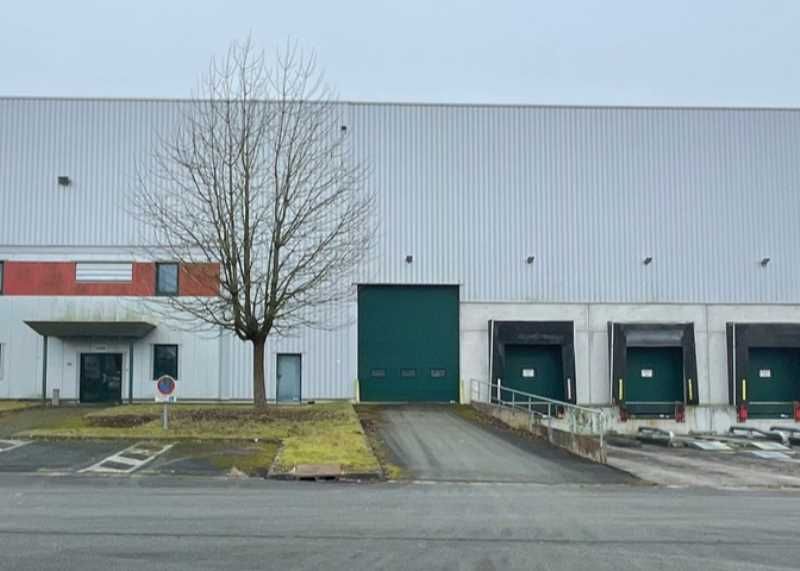 A LOUER, grand entrepôt le long de l'A2 Bruxelles