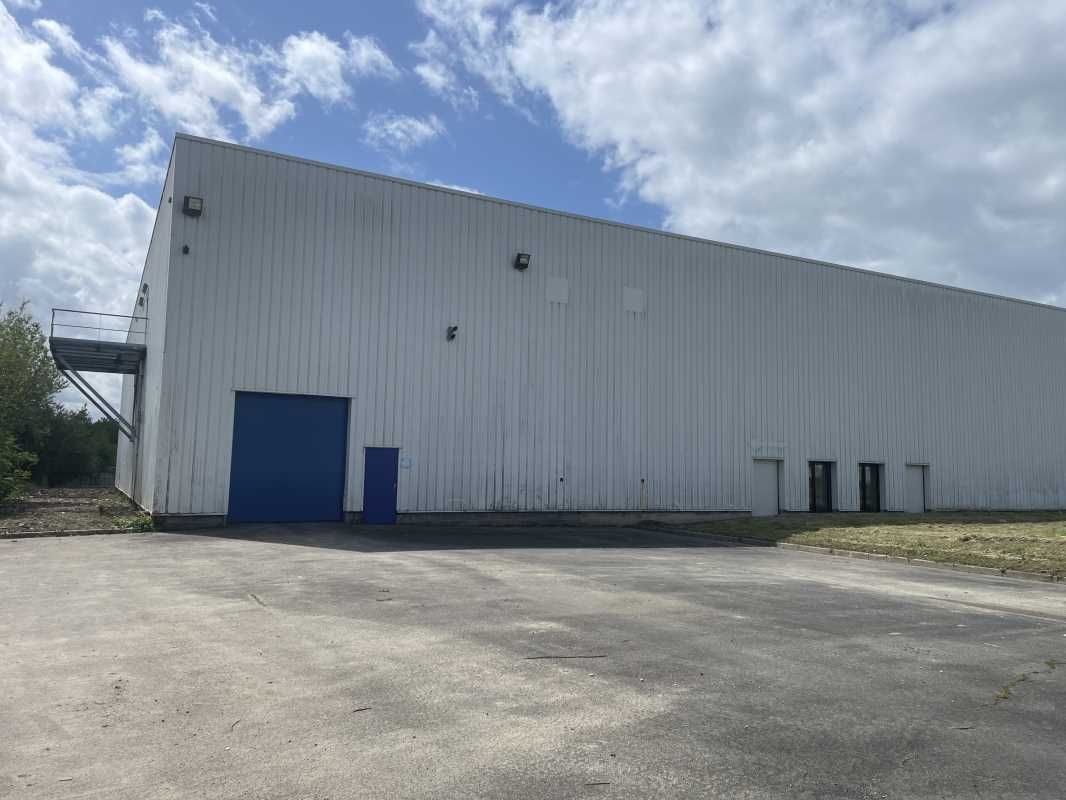 A LOUER, Entrepôts avec bureaux à Valenciennes. S