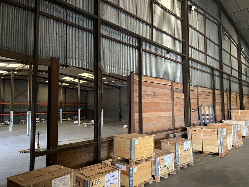 Entrepôt A VENDRE à Cambrai. L'entrepôt est situé