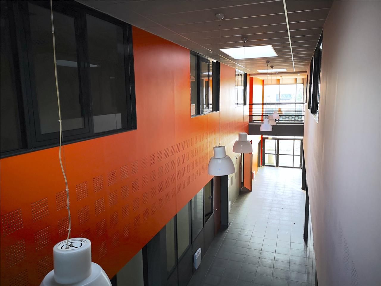 Bureaux à louer à vendre à VALENCIENNES. Dans un 