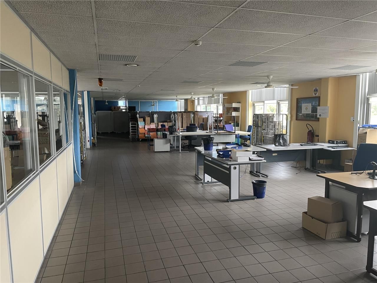 A louer, dans un ensemble immobilier plus vaste,