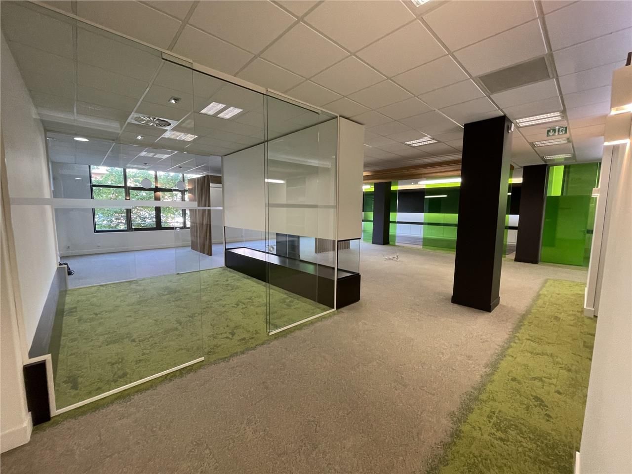 Bureaux à vendre ou à louer à VALENCIENNES. Burea