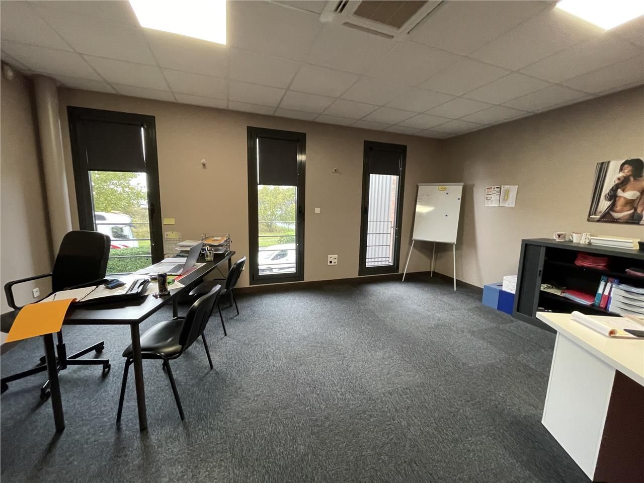 Locaux d'activité à louer dans une zone d'activit