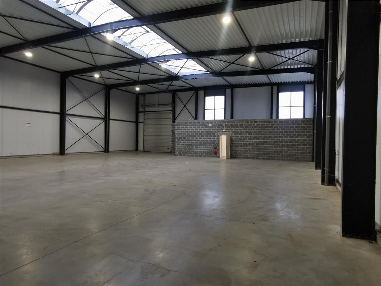 Entrepôt à louer à Valenciennes, dans une zone d'