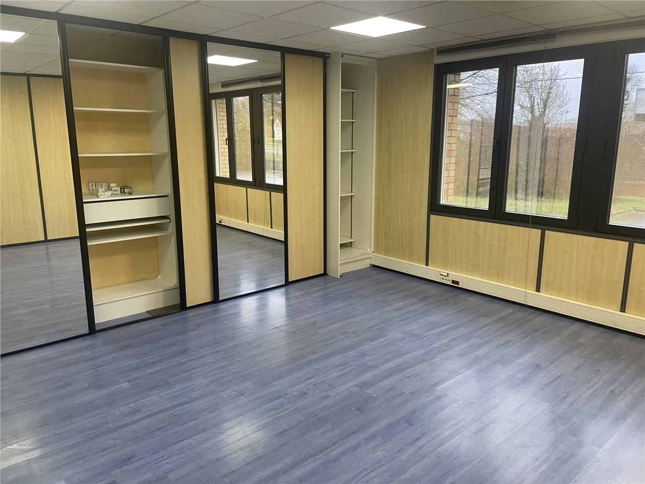 A louer ou à vendre, bâtiment d'activités indépen