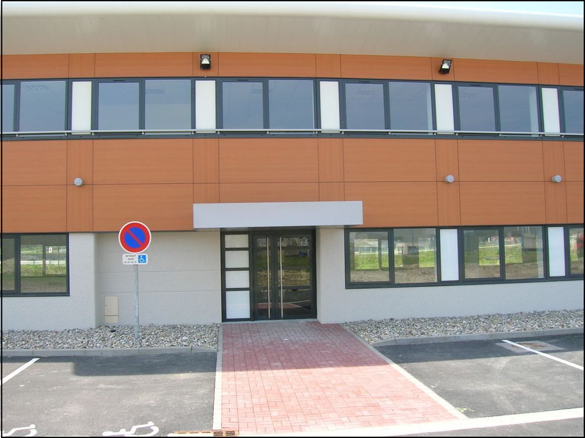 A louer, dans un immeuble tertiaire récent, une s