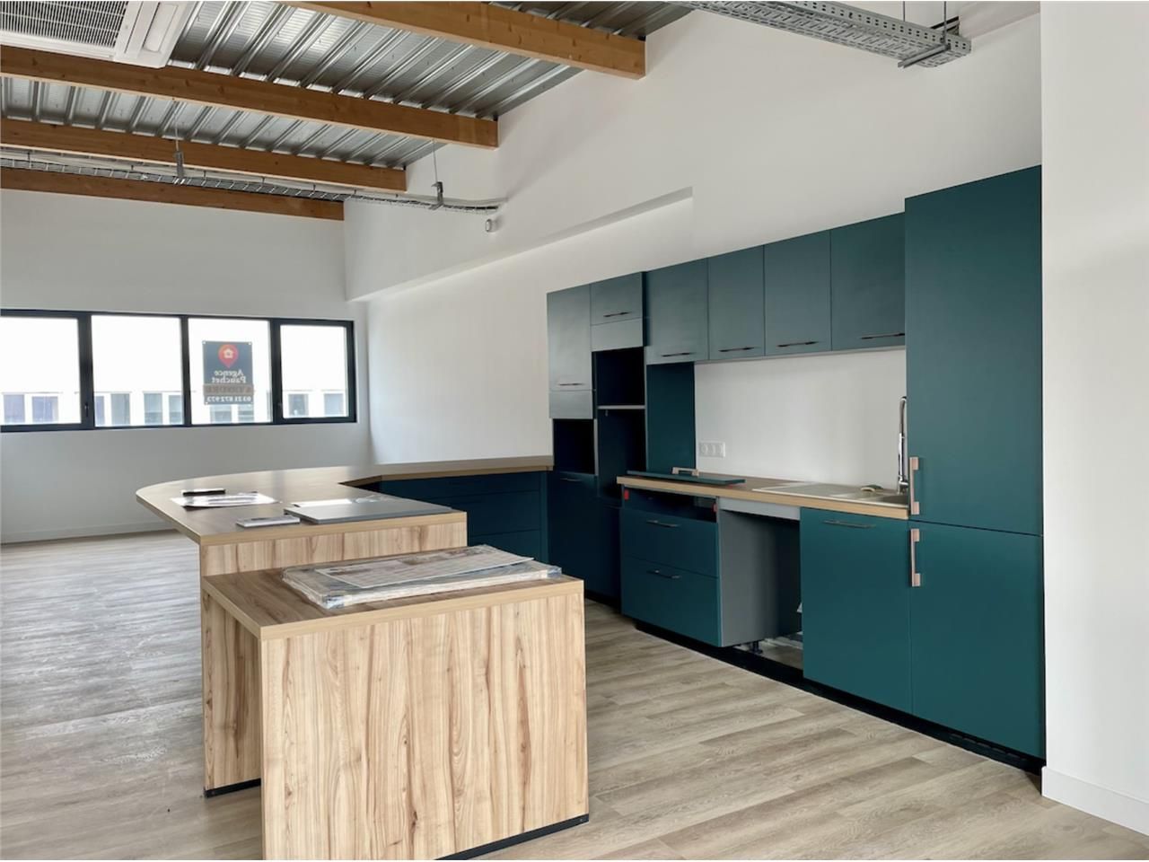 À louer - Bureaux de 470 m² refaits à neuf à prox