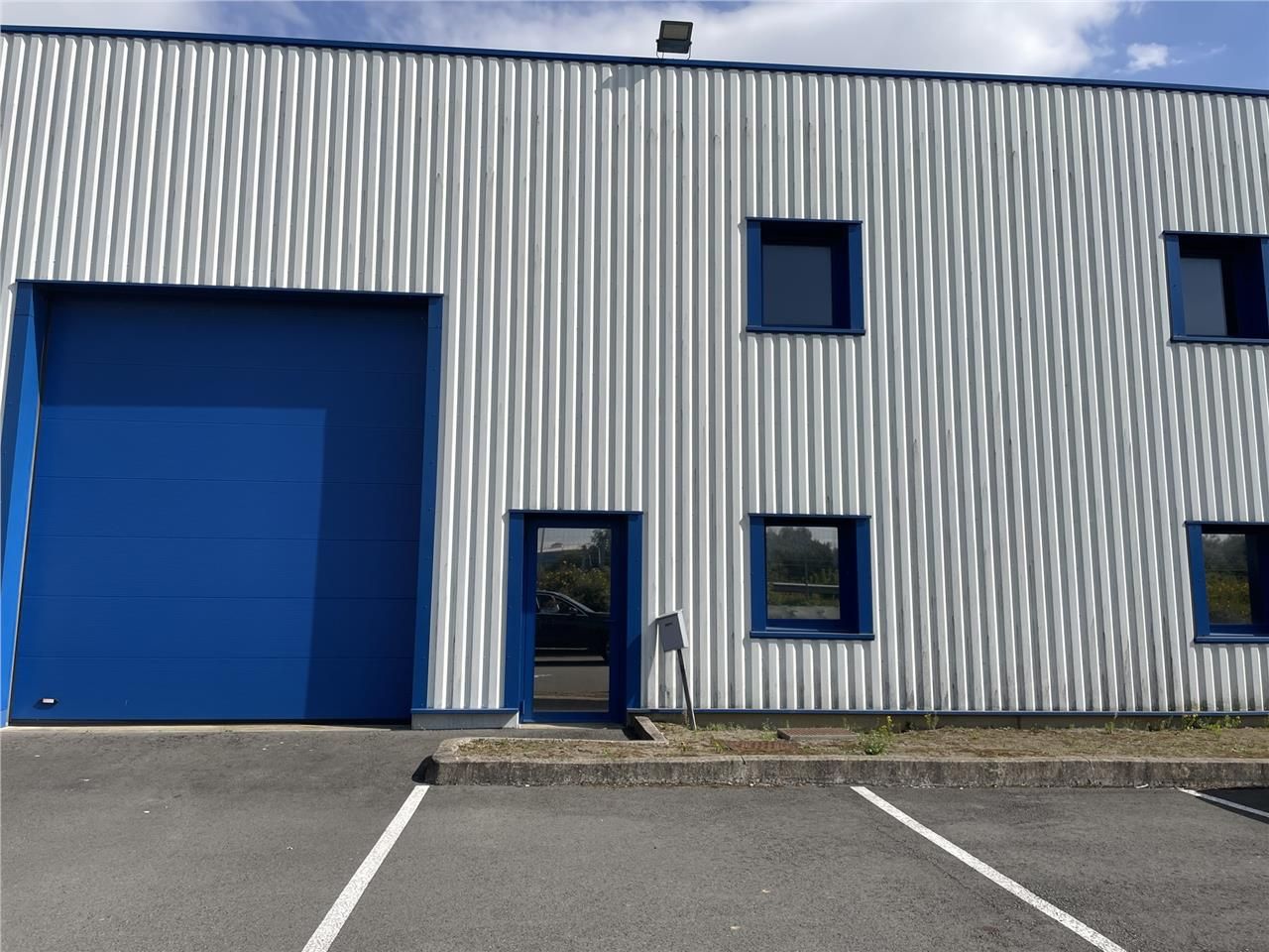 A louer une cellule d'activités idéalement situé 