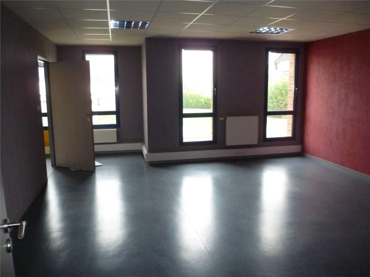 A louer, dans un immeuble tertiaire de qualité, u