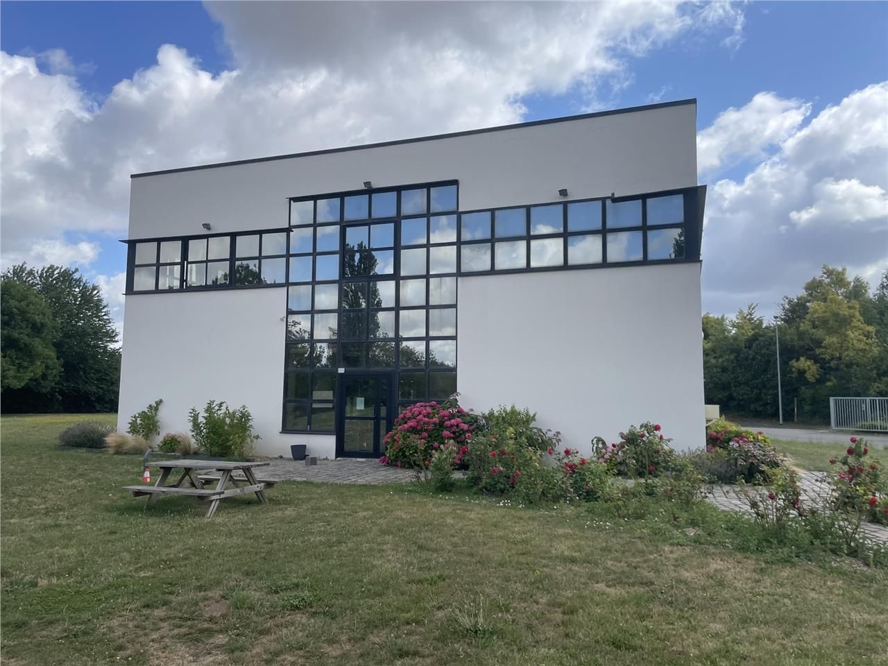 A louer, immeuble de bureaux indépendant situé au