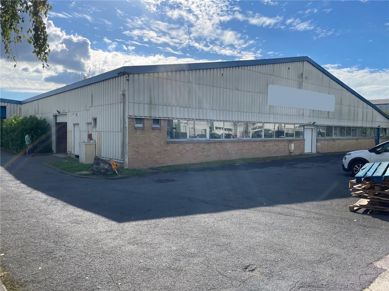 A LOUER, un entrepôt de 1er ordre situé sur la ZI