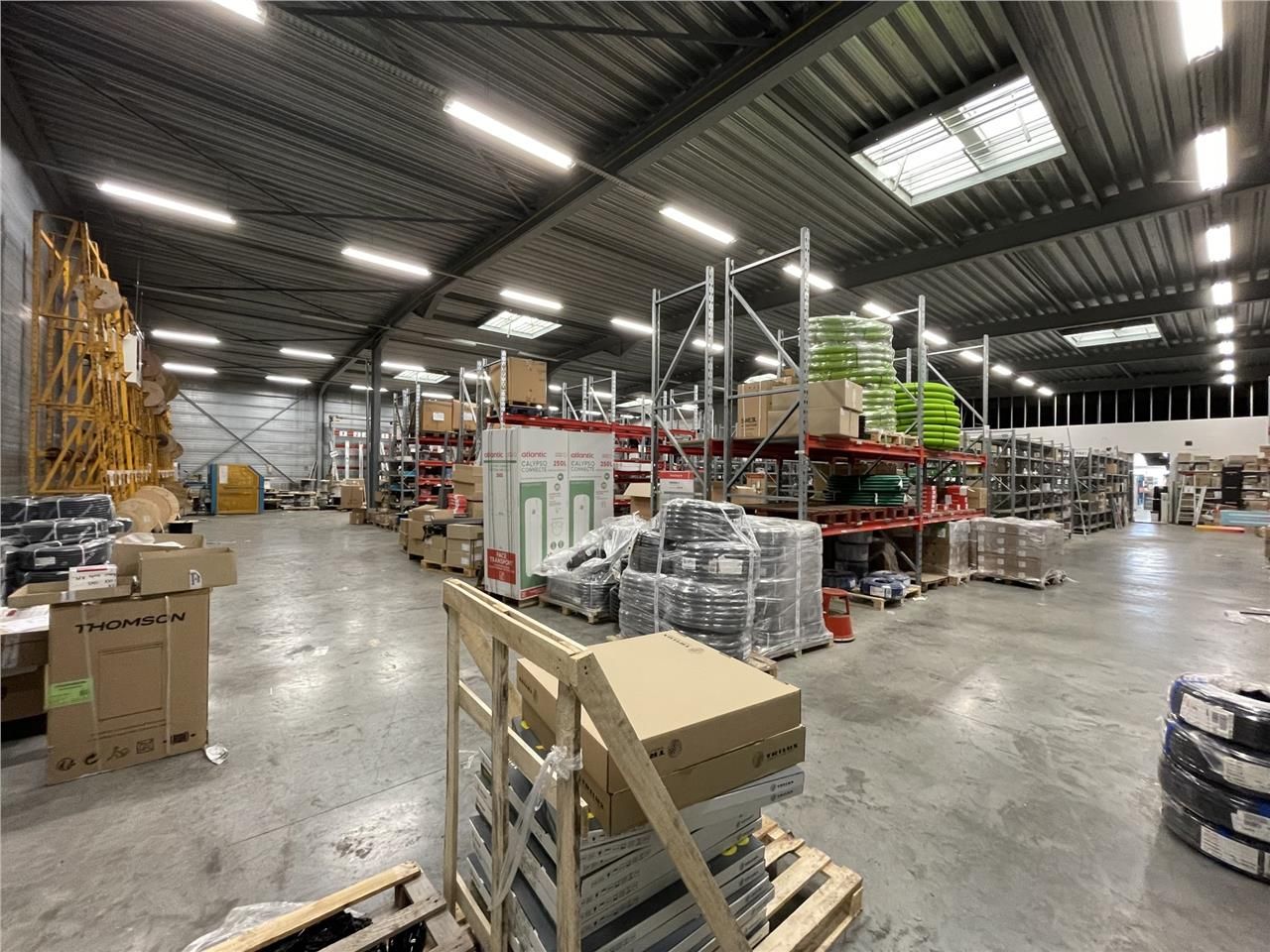 A vendre,  entrepôt situé à Lens dans une zone dy