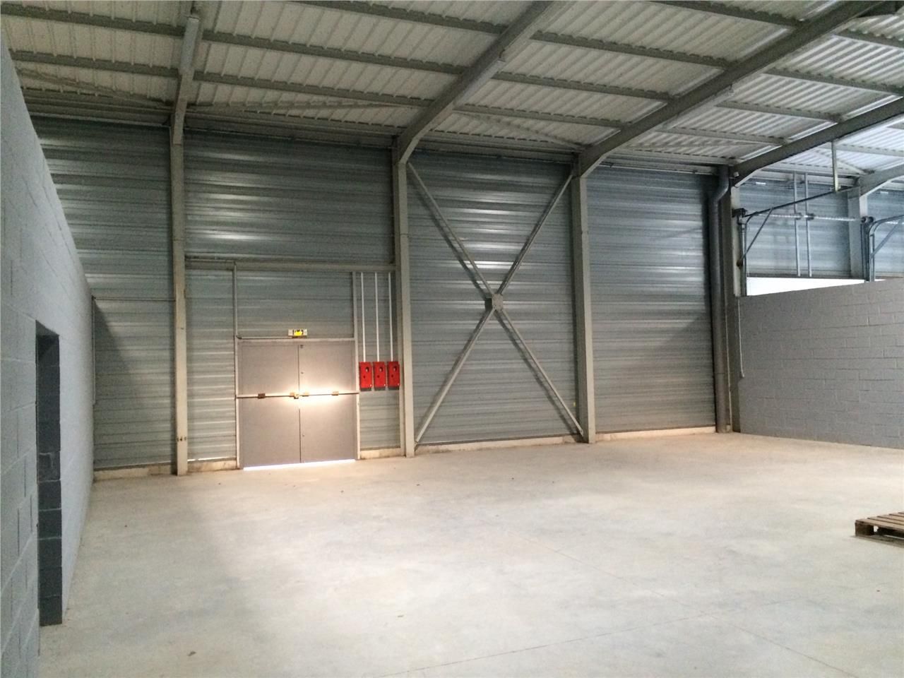 Idéalement situé sur une zone mixte "activités et