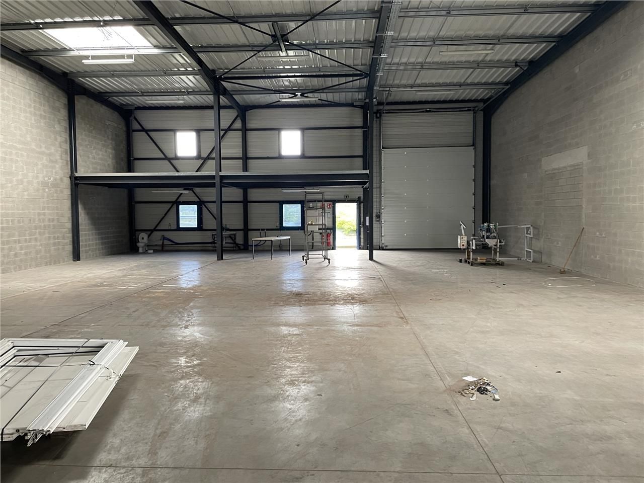 A louer , un entrepôt divisible idéalement situé 