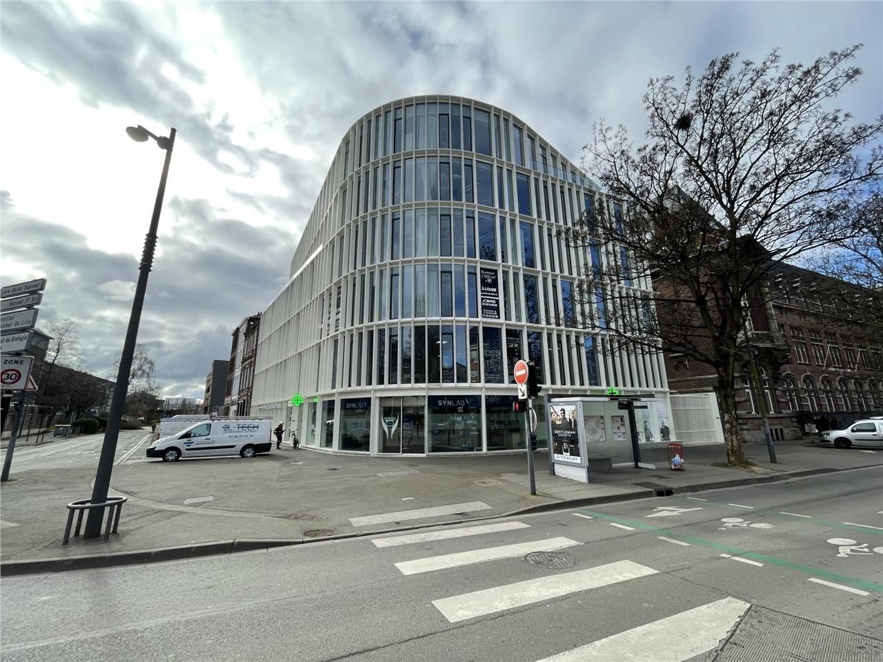 Sur le Campus de l'Institut Pasteur, nous vous pr