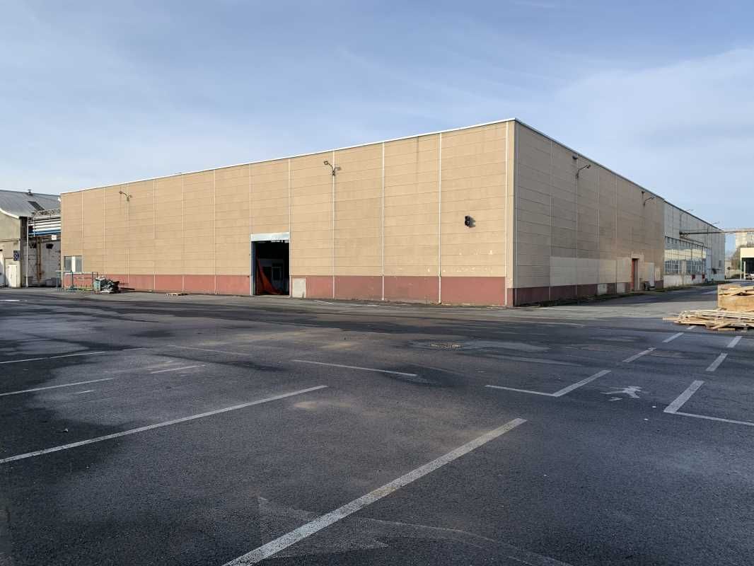 ARTHUR LOYD vous propose dans la Zone de Montière