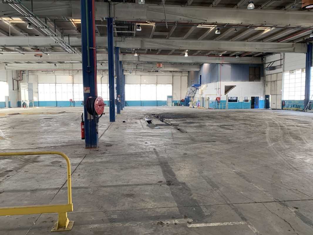 ARTHUR LOYD vous propose dans la Zone de Montière