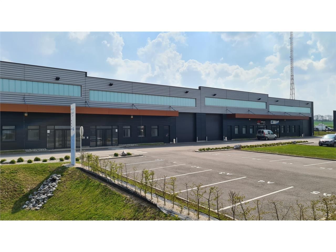 À FOUILLOY, entre AMIENS & ALBERT, plusieurs cell