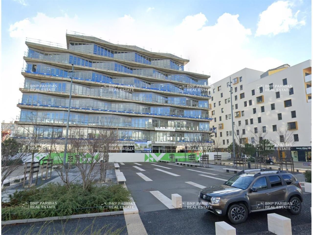 1825 m² pour ce bureaux en location à Vénissieux