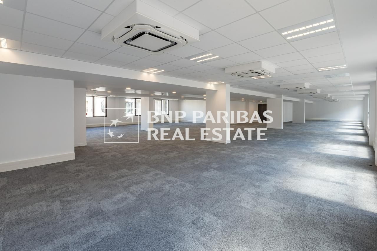 1127 m² pour ce bureaux en location à Paris